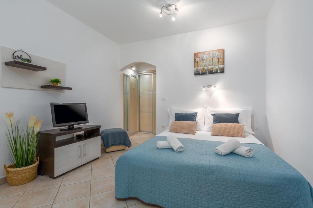 Studio Apartments Pinia-Marina Porec Esterno foto